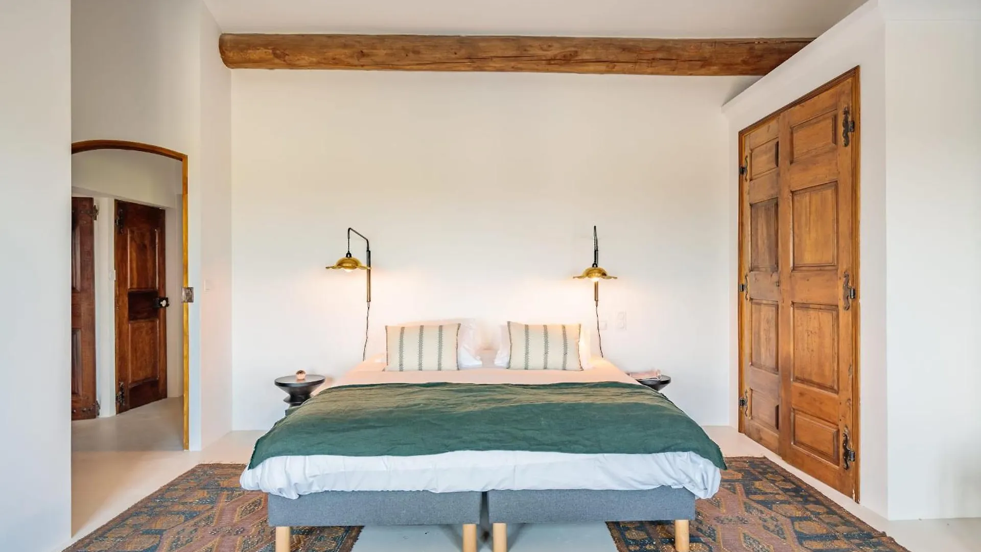 Domaine De La Colline Villa Cucuron France