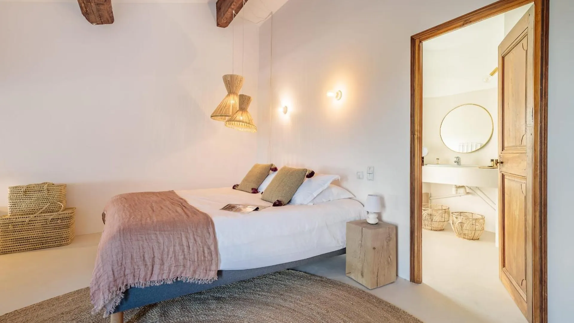 Holiday home Domaine De La Colline Villa Cucuron France