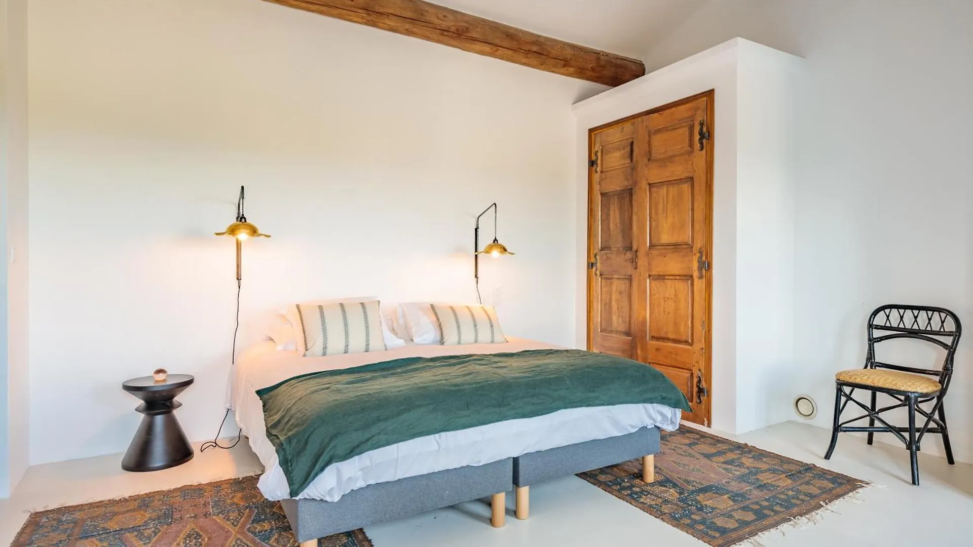 Domaine De La Colline Villa Cucuron France