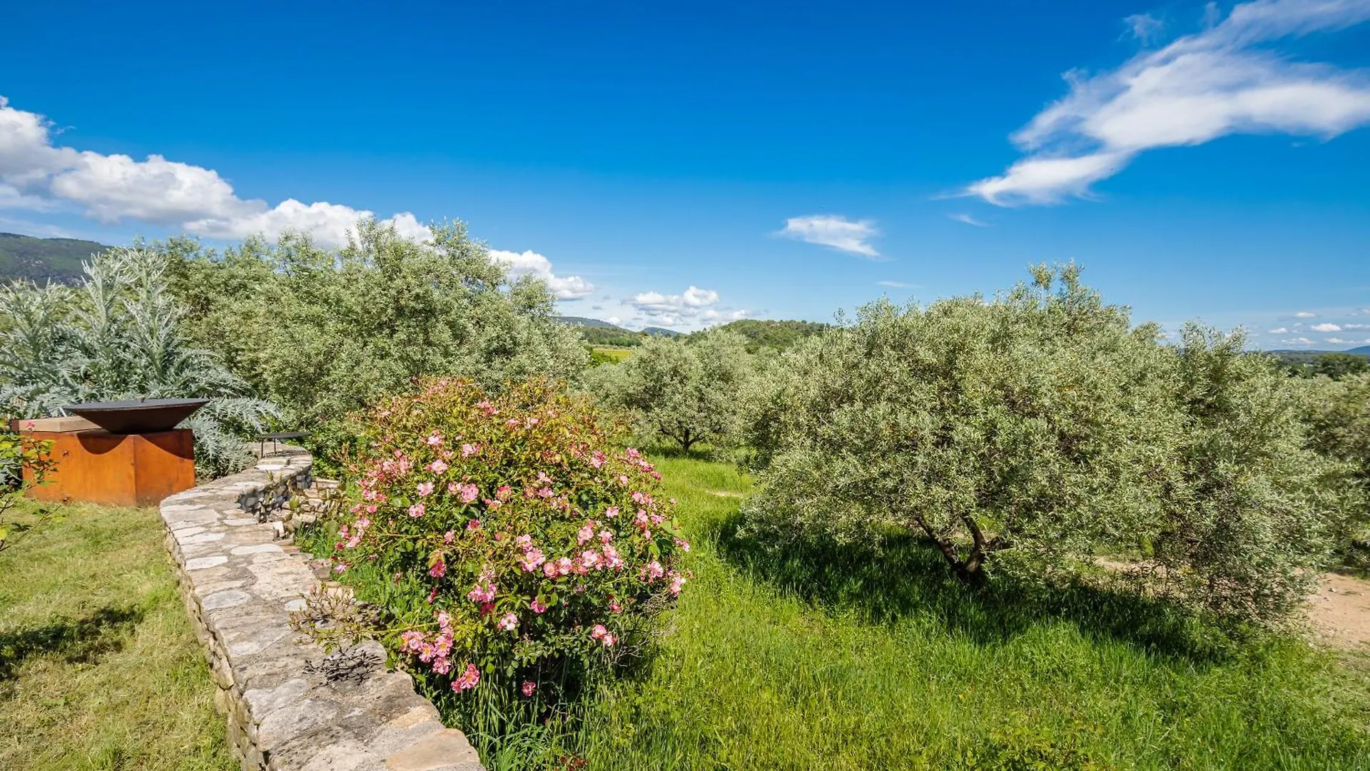 Holiday home Domaine De La Colline Villa Cucuron France